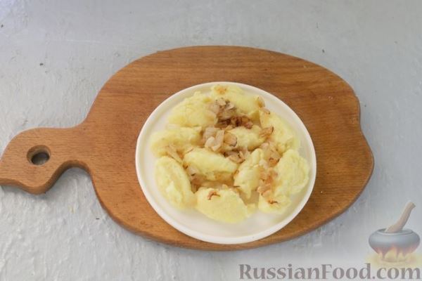 Клёцки из картофеля с жареным луком