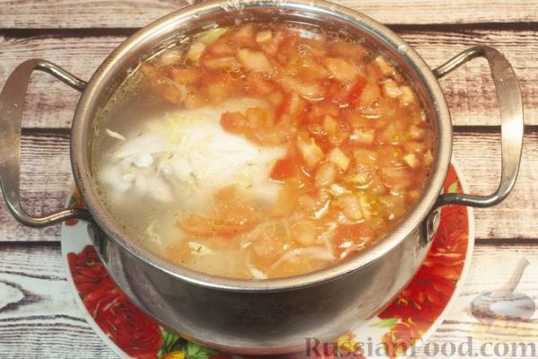 Куриный суп с капустой, рисом и помидорами