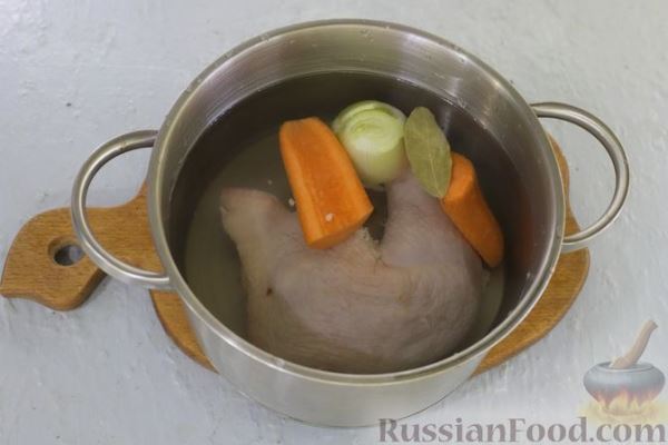 Нутовый суп с копчёной грудинкой и орехами