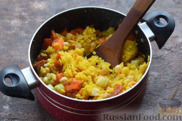 Рис с нутом, овощами и курагой