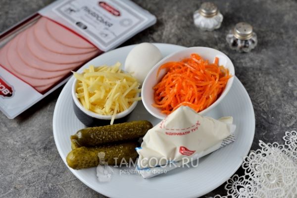 Салат с вареной колбасой и корейской морковью