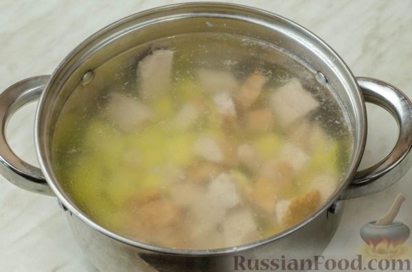 Суп с копчёной курицей, капустой и рисом