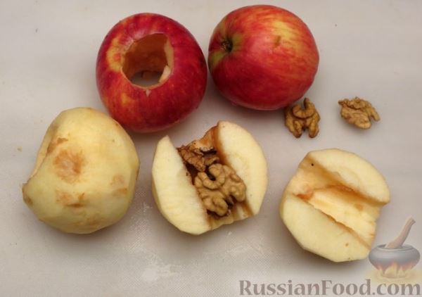 Творожный пирог с яблоками, орехами и повидлом