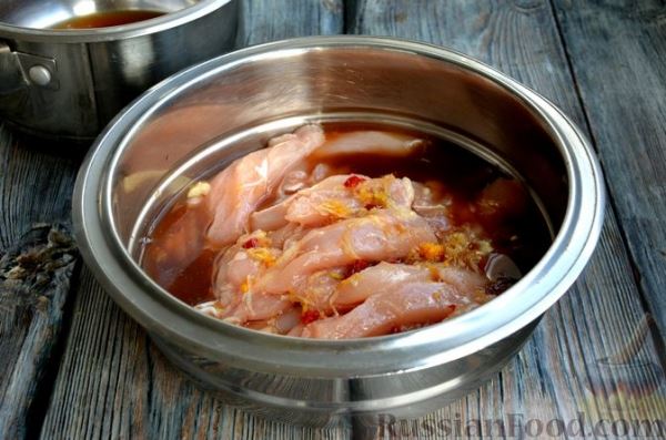 Жареное куриное филе в пикантном соево-цитрусовом соусе