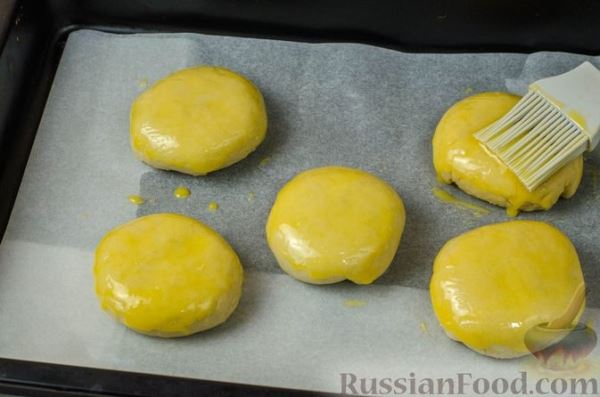 Пирожки из песочного медового теста с орехами и сухофруктами
